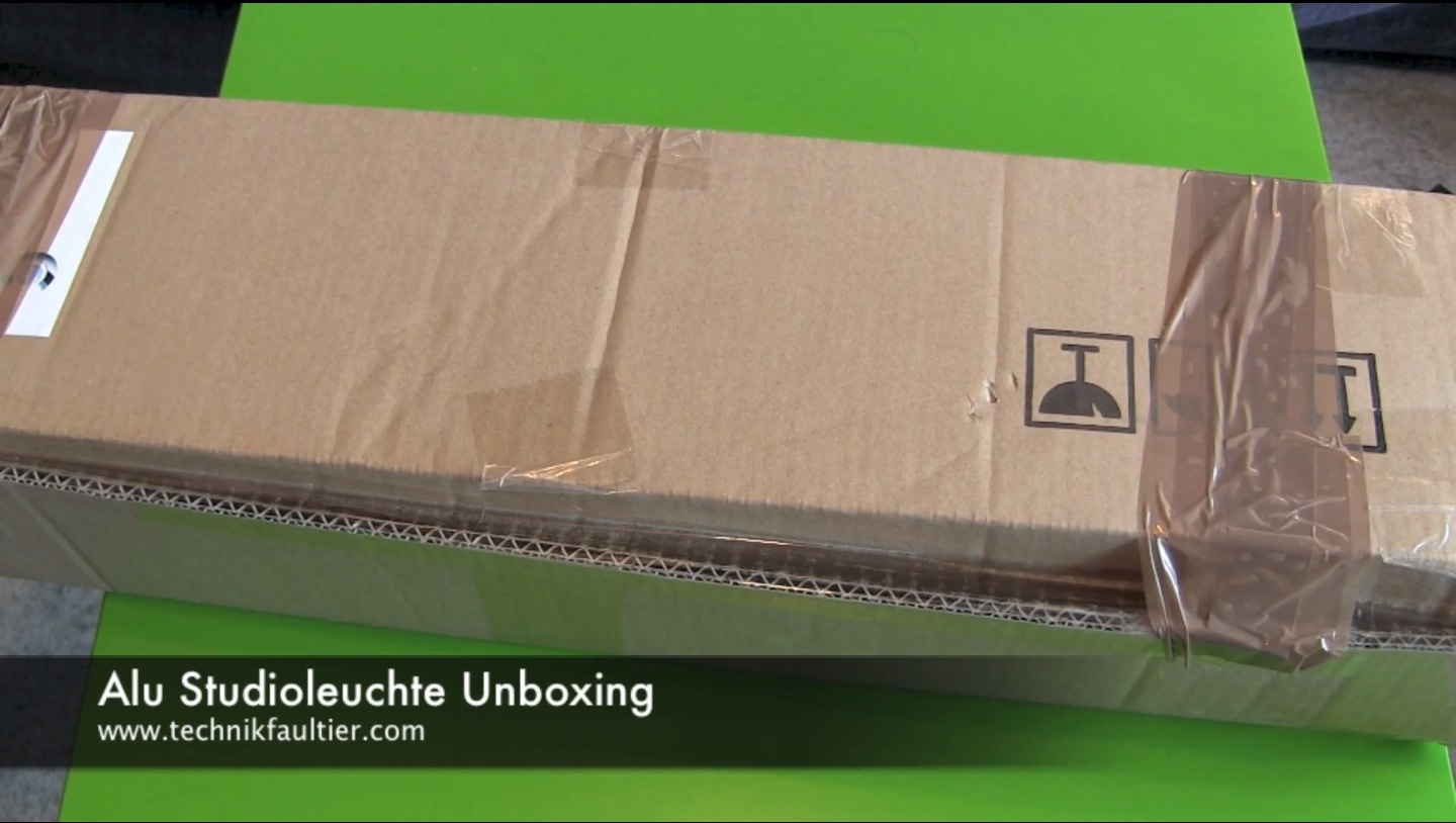 Alu Studioleuchte Unboxing für besseres Licht in Videos Blog