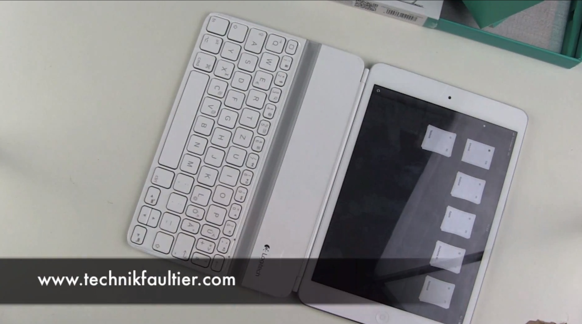 Logitech Ultrathin iPad Mini Keyboard Cover Case in Weiß